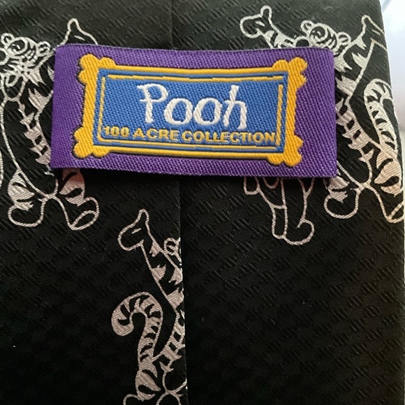 Tigger & Pooh Silk Tie Black 100‎ Acre Collection - Picture 3 of 5